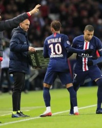  巴黎姆巴佩双响炮助球队主场大胜朗斯