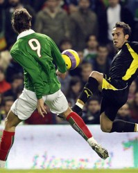  阿森纳小将恩瓦内里破门，成队史最年轻进球者  