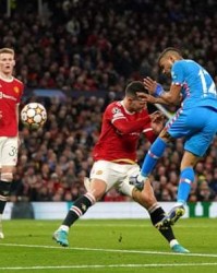  曼城铁卫头槌制胜，连续十场零封创英超新纪录  