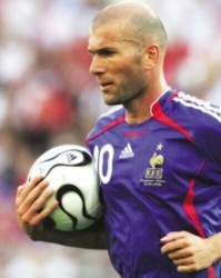  尼斯任意球大师当选月度最佳  