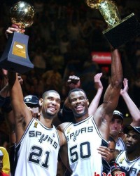  文班亚马当选年度最佳新秀并入选一阵  