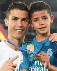  尤文图斯新援首秀破门助球队登顶积分榜  