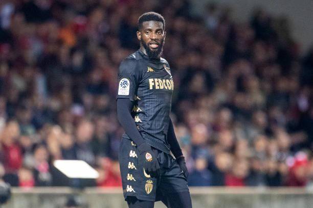  尼姆中场拦截滴水不漏，法甲铁血防守赢得尊重