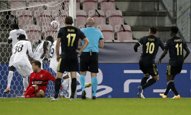  弗赖堡主场顽强阻击拜仁展现坚韧防守  